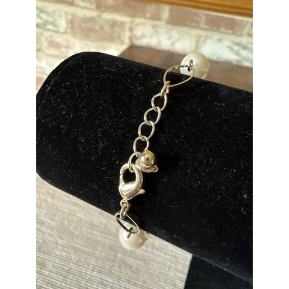 OHQ Pearl & Silver Tone Jewelry Set Necklace Bracelet & Earrings - Picture 9 of 14